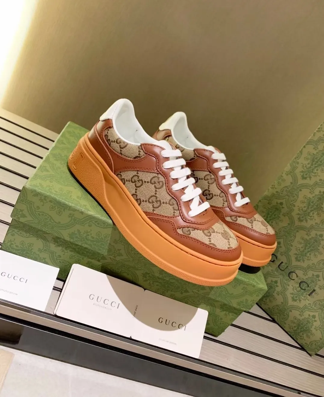 👟👟Ex-factory price 560👟👟 Men's size +10 Gucci2022 spring and summer new casual sports white shoes, purchasing version of the original version with a one-to-one molded IP light material sole! Upper calfskin, lining calfskin, foot pads calfskin. Complete purchasing version. Code number: female 35-40#, male 39-44# (45 customized)